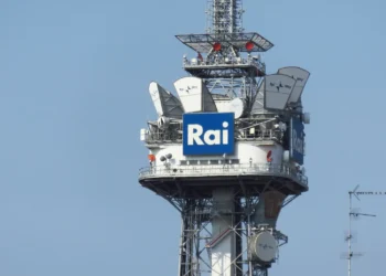 Elettrodotti e pianificazione urbanistica: il Consiglio di Stato conferma la legittimità della valutazione “per fasi” e l’effetto di variante automatica dell’autorizzazione unica